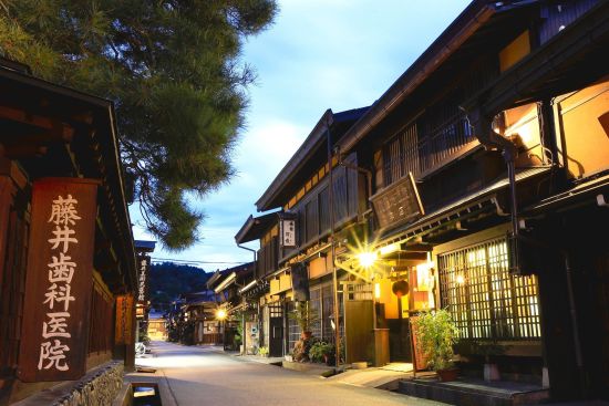 Circuit en groupe «Les hauts lieux de la Corée du Sud et du Japon» de Séoul: Takayama: by night