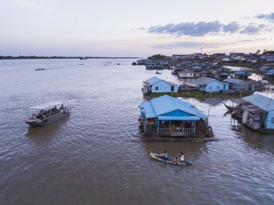 Monde aquatique du Cambodge de Siem Reap: activities: Water Village