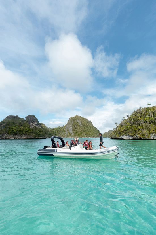 Raja Ampat an Bord der Aqua Blu ab Sorong: activities: Skiff ride