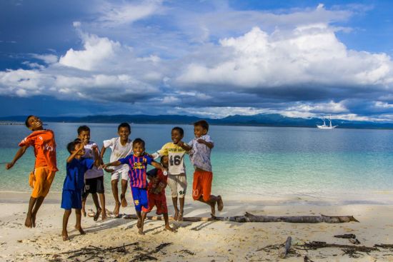 Croisière vers les varans de Komodo de Labuan Bajo: Local Kids