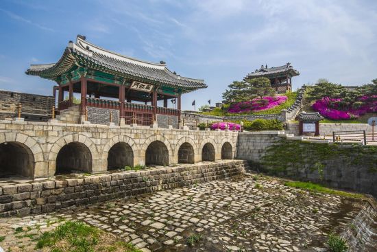 Circuits en voiture de location «Corée inconnue» de Séoul: Gate to enter Hwaseong Fortress in Suwon