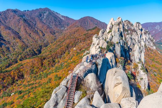 Gruppenreise «Kontrastreiches Südkorea» ab Seoul: Ulsan Bawi peak at Seoraksan National Park