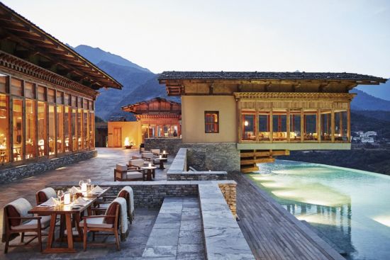 Six Senses Bhutan für Geniesser ab Paro: exterior: f&b: Flying Farmhouse Terrace