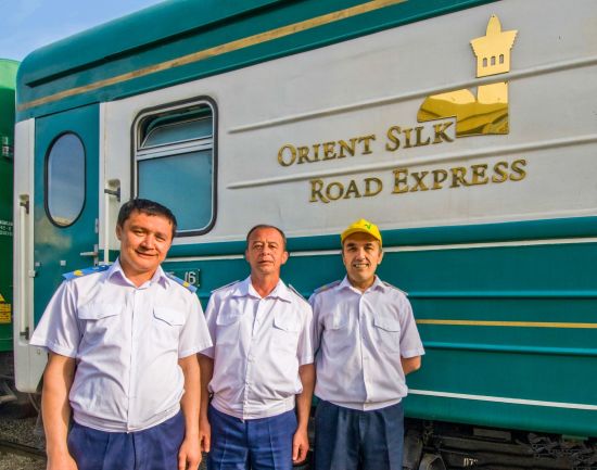Découvrir la fabuleuse Route de la Soie en train de Tachkent: Ihr freundliches Zugpersonal