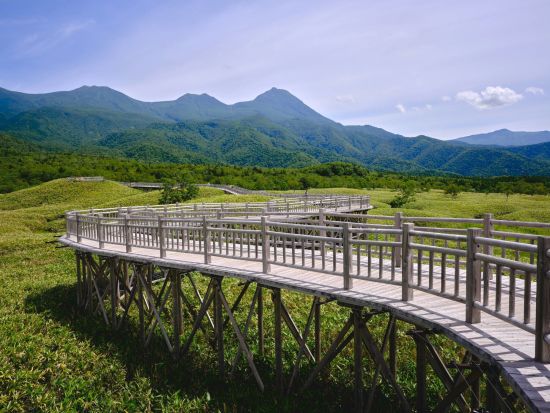 Durch das Land der Ainu ab Hakodate: Elevated boardwalks at Shiretoko Goko