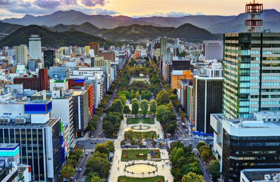 Durch das Land der Ainu ab Hakodate: Cityscape of Odori Park in Sapporo 