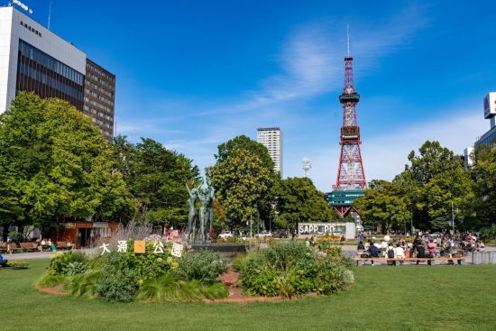 Durch das Land der Ainu ab Hakodate: Odori Park & Sapporo TV Tower