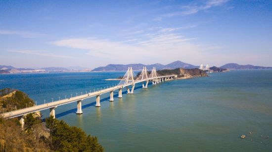 Circuit en voiture de location «Sud de la Corée» de Séoul: George Bridge on the way to Busan