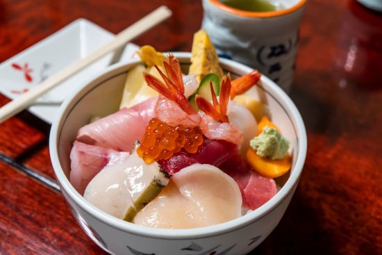 Geheimnisvolles Nordjapan ab Tokio: Fresh Kaisen-don bowl