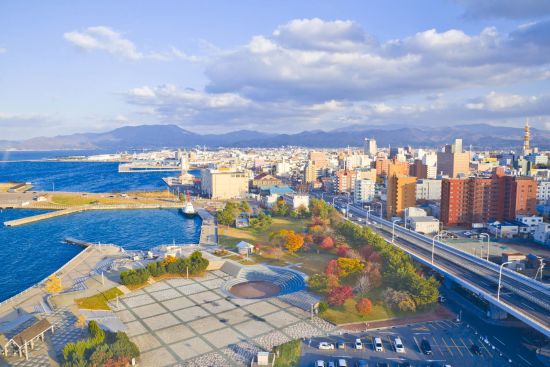 Geheimnisvolles Nordjapan ab Tokio:  Skyline of Aomori city and Aomori bay