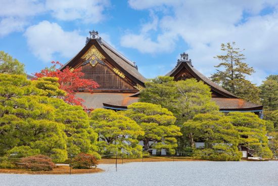 Japans unbekannte Seite ab Osaka: Imperial Palace with Gonaitei garden