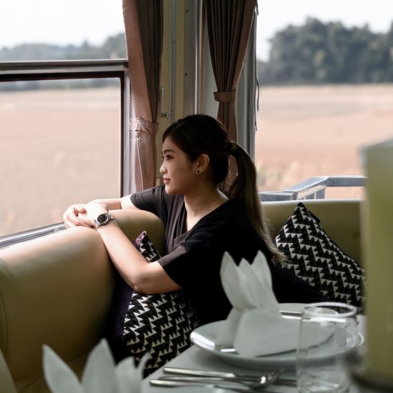 The Blue Jasmine – Train Heritage de Bangkok: Panorama Lounge