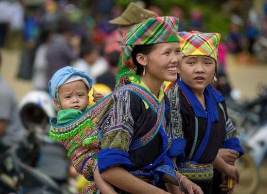 Abenteuer Sapa «Authentic Package» ab Hanoi: Sapa: Mother with a baby on her back