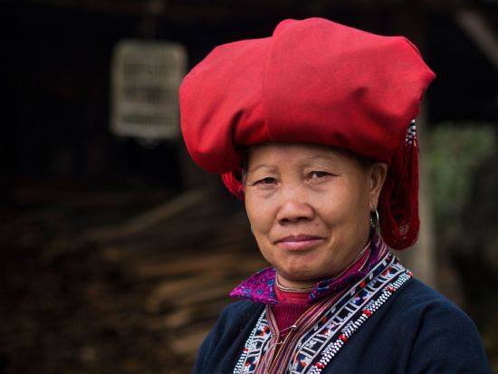 Abenteuer Sapa «Authentic Package» ab Hanoi: Sapa: Woman from Red Dao minority