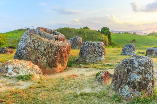 Ebene der Tonkrüge ab Vientiane: Phonesavan: Plain of jars