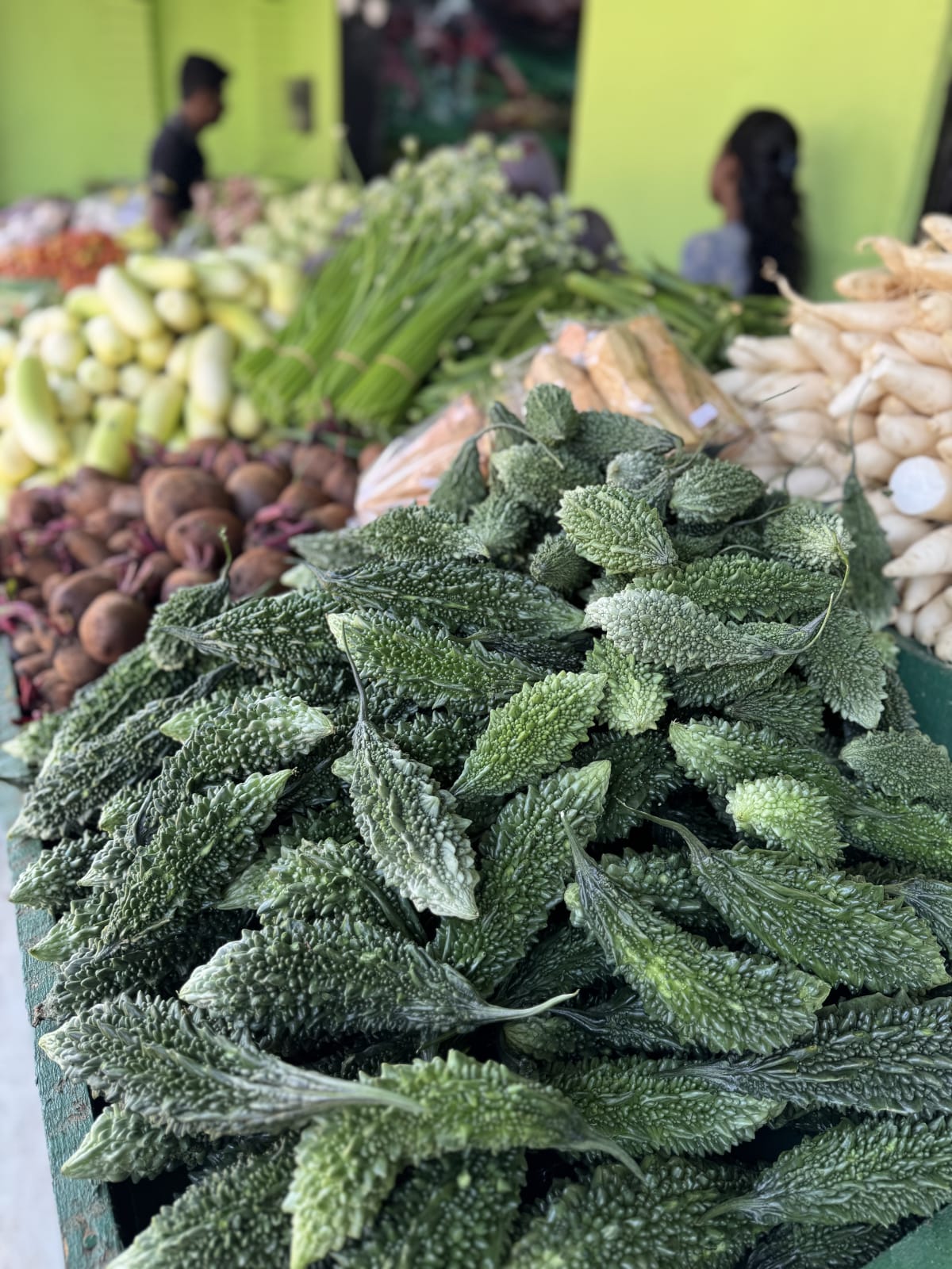 Okra und weiteres auf dem Markt