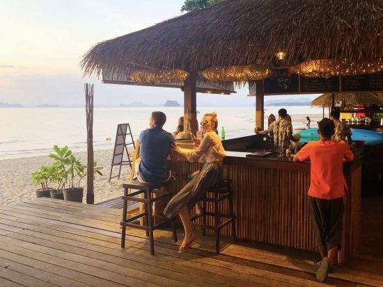 Tup Kaek Sunset Beach Resort à Krabi:  Red Leaf Beach Bar