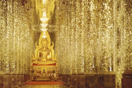 Le Siam royal de Bangkok: Crystal Temple Uthai Thani