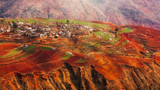 Magische Landschaften & lebendige Traditionen ab Guiyang: Dongchuan Red Land