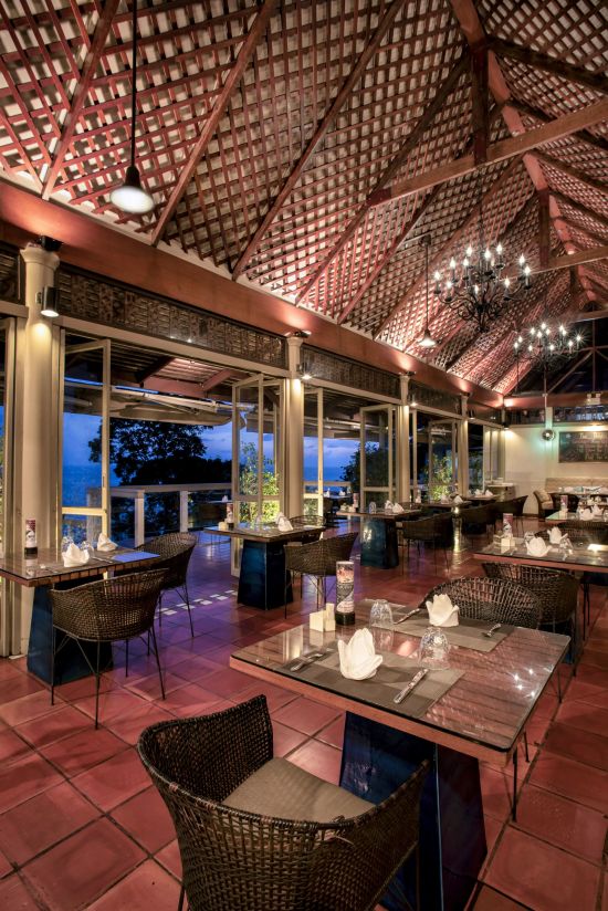 Centara Villas Phuket: The Cliff Restaurant