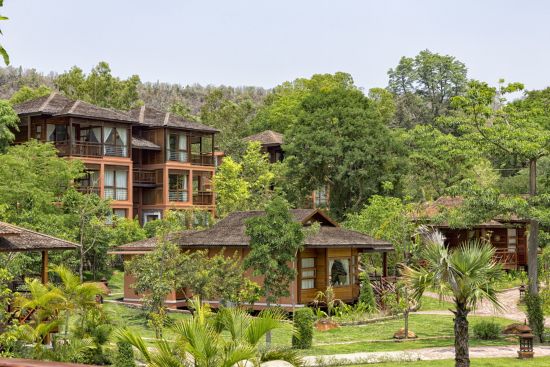 Popa Garden Resort in Bagan:  Beautiful Garden