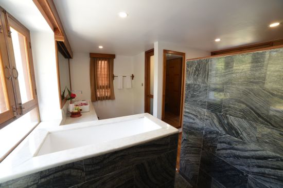 Popa Garden Resort in Bagan:  Deluxe Balcony | Bathroom