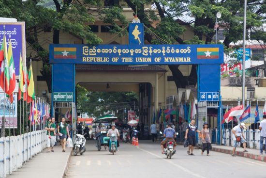 Au fil du Mékong cap à Chiang Mai de Luang Prabang: Tachileik