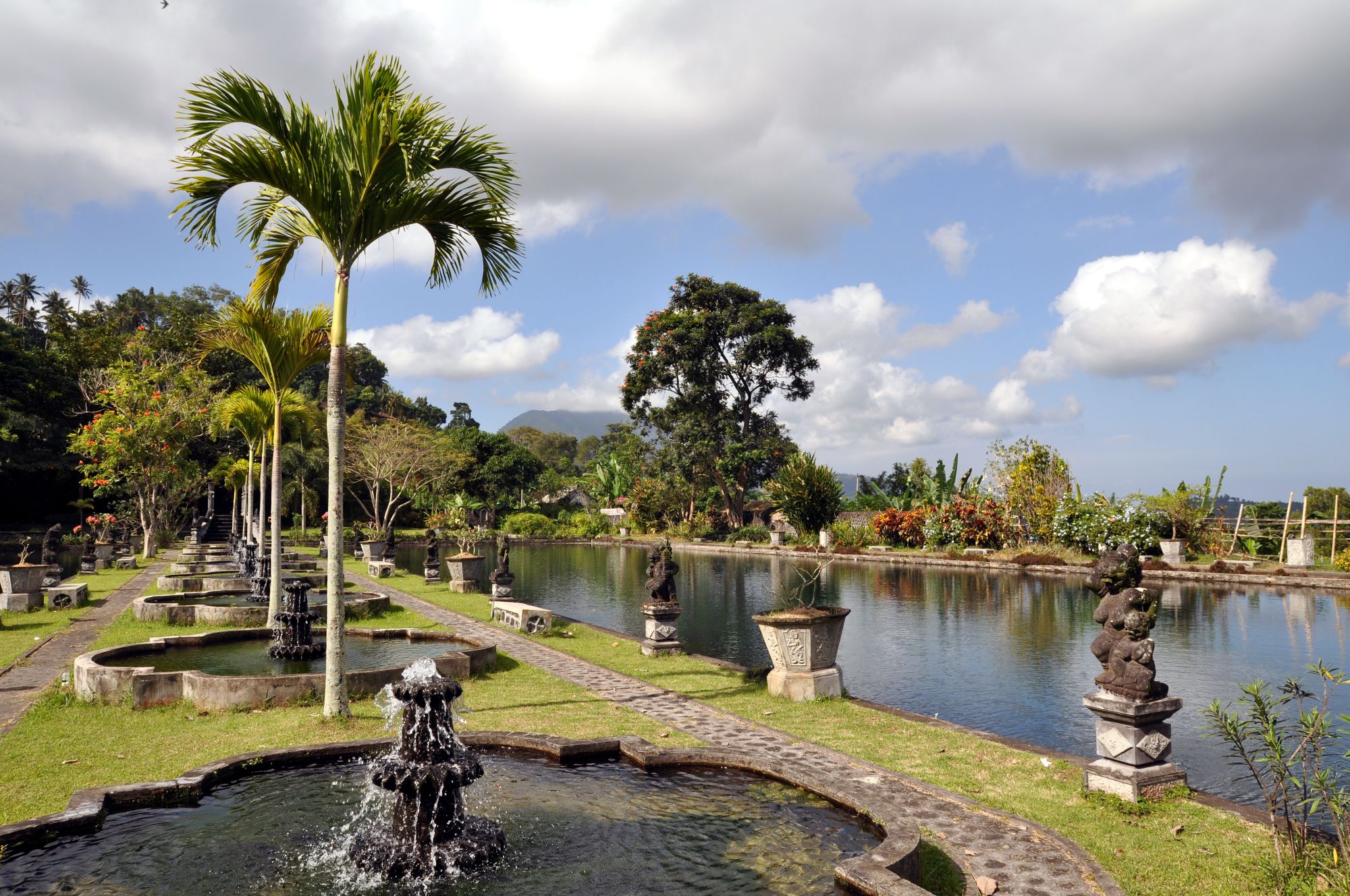 Mount Seraya in Balis unbekanntem Osten in Südbali: Bali Tirta Gangga Imperial swimming baths