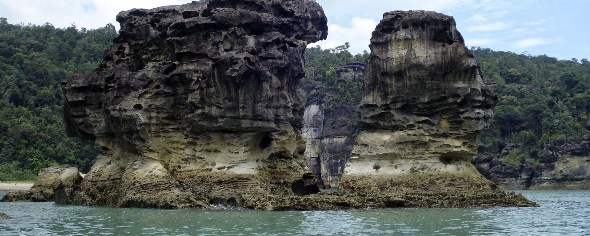 Bako Nationalpark in Kuching: Bako National Park: bizarre stones in the sea
