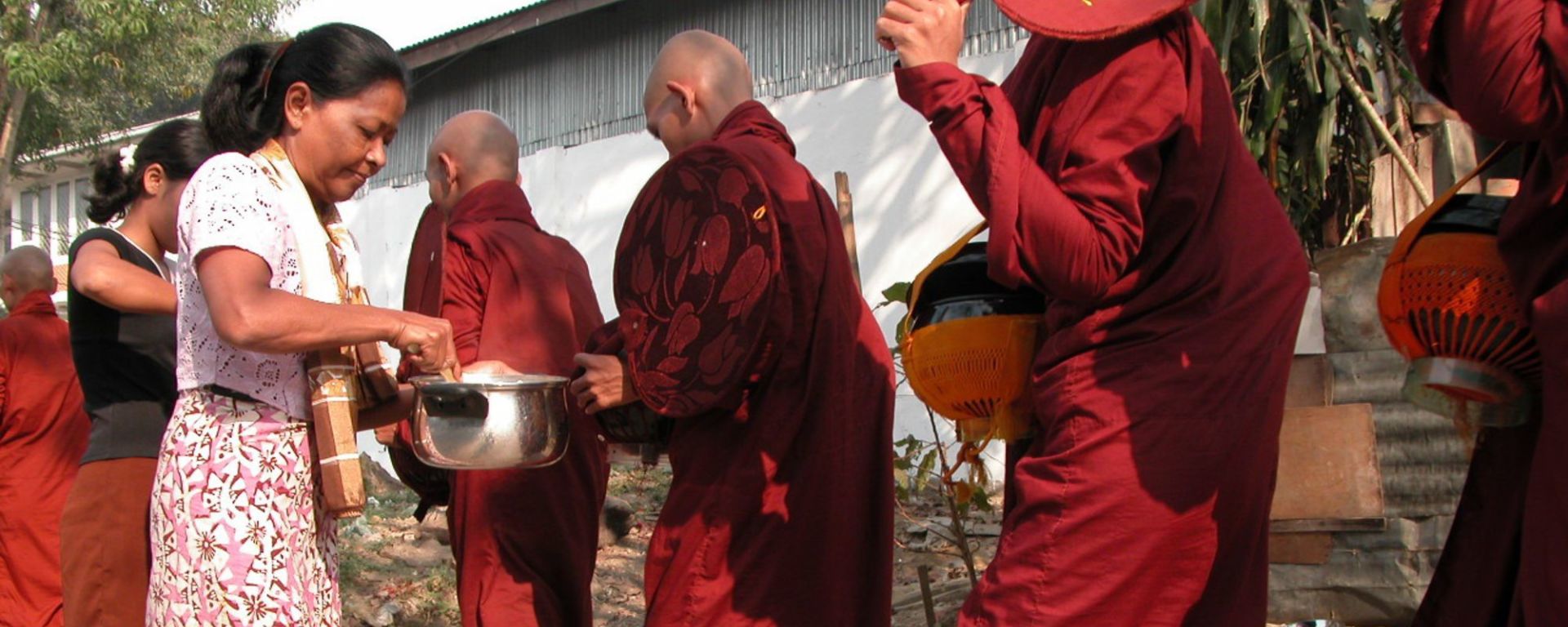 Good Morning Yangon: Alms Giving 002