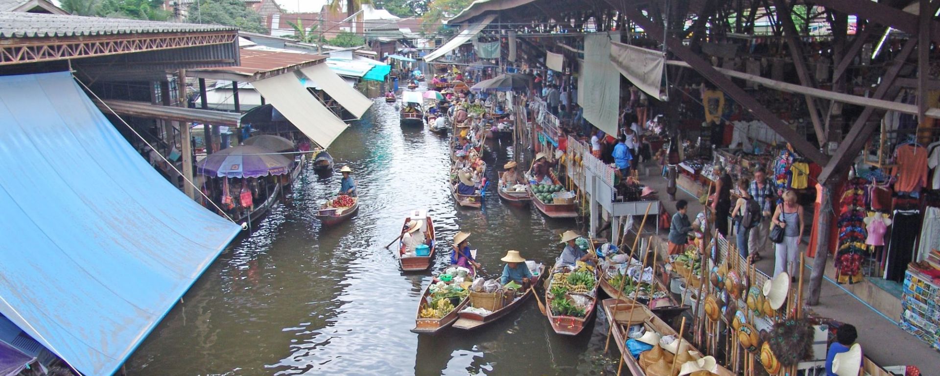 Railway- & Schwimmender Markt mit typischem Dorfleben in Bangkok: Damnoen Saduak Floating Market