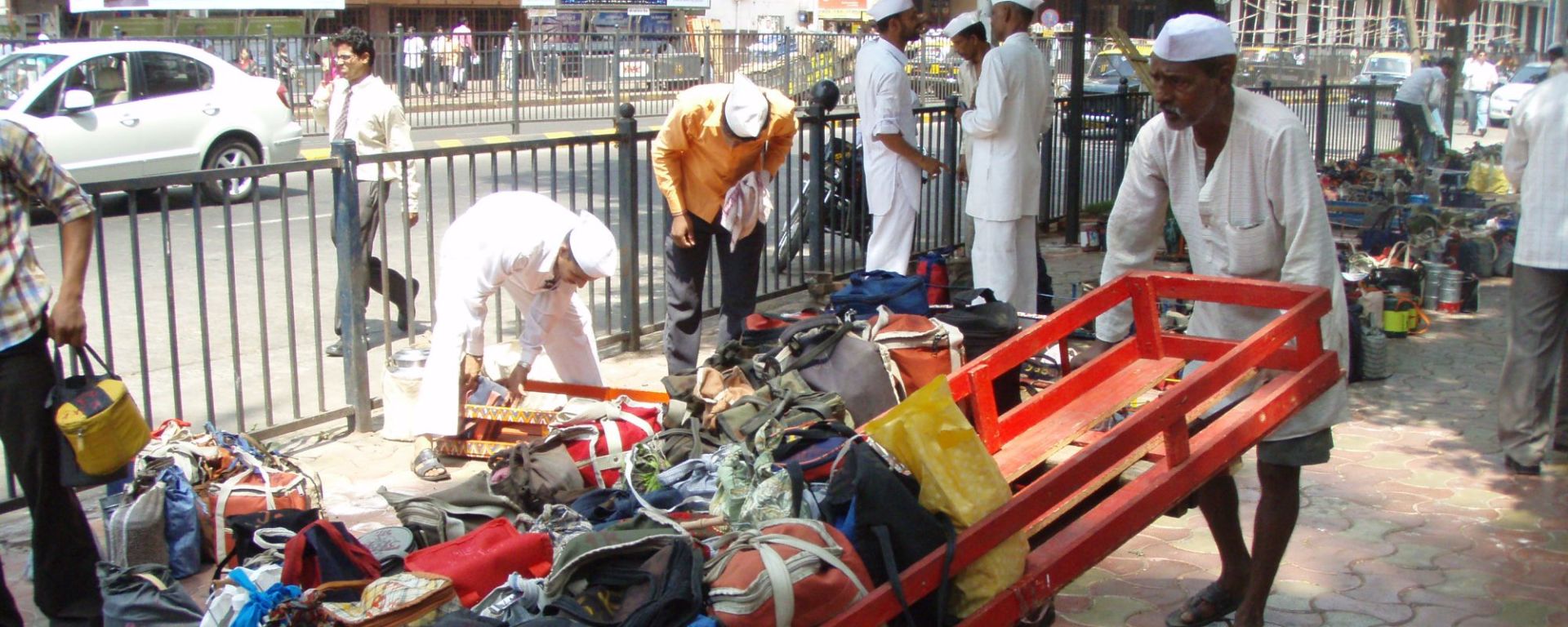 Mumbai zu Fuss entdecken: Mumbai Dabbawalas