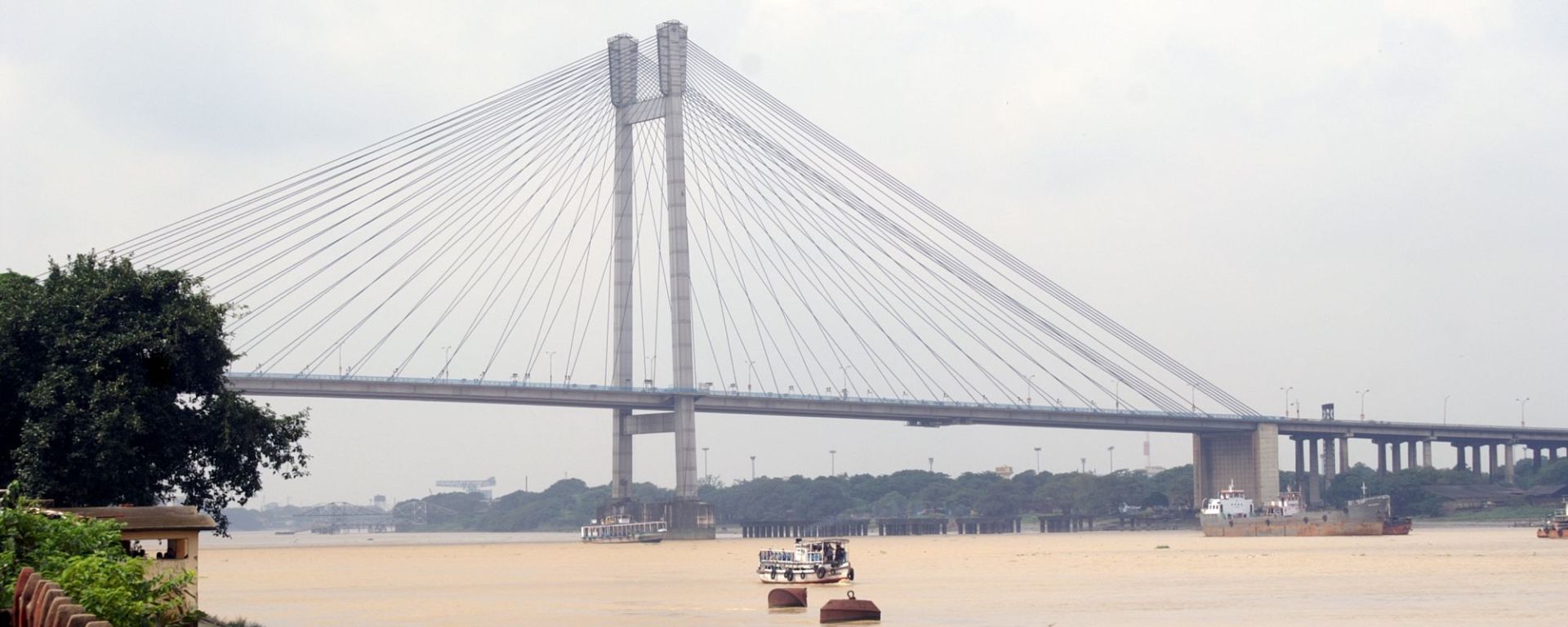 Stadttour Kolkata: CCU Bridge over Hooghly River