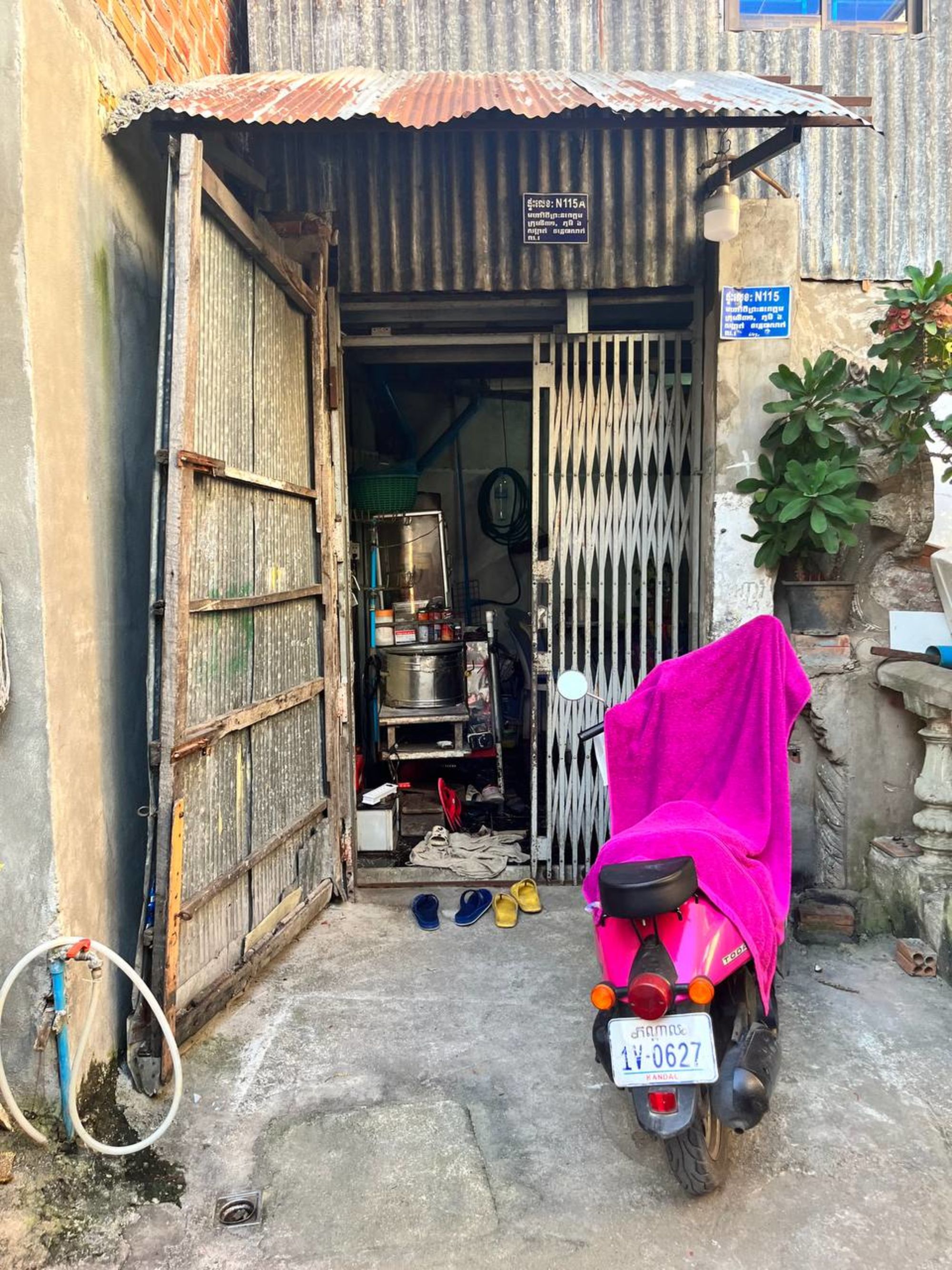 Phnom Penh, ville de contrastes: Small kitchen