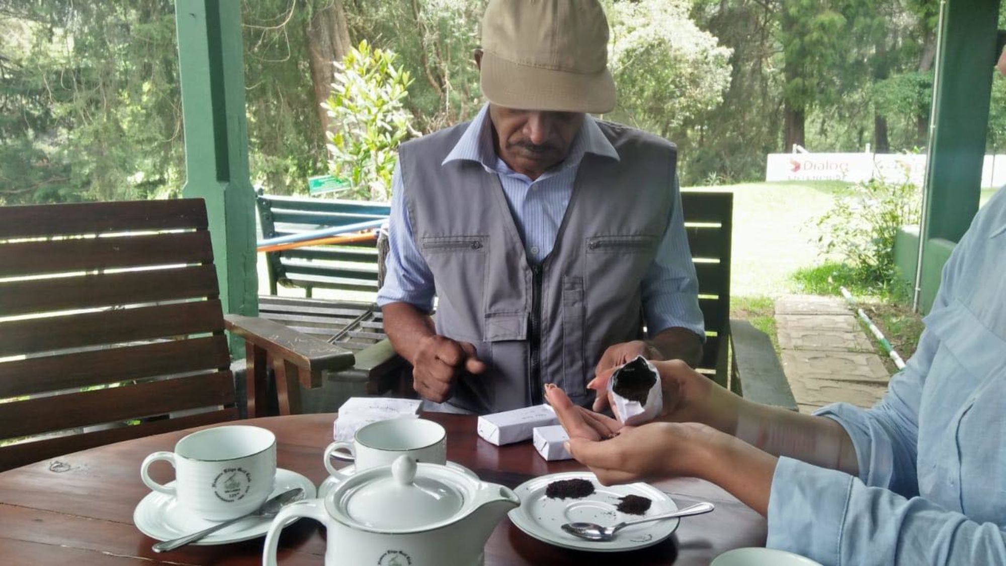 Un voyage au-delà des champs de thé à Nuwara Eliya: Tea Tasting