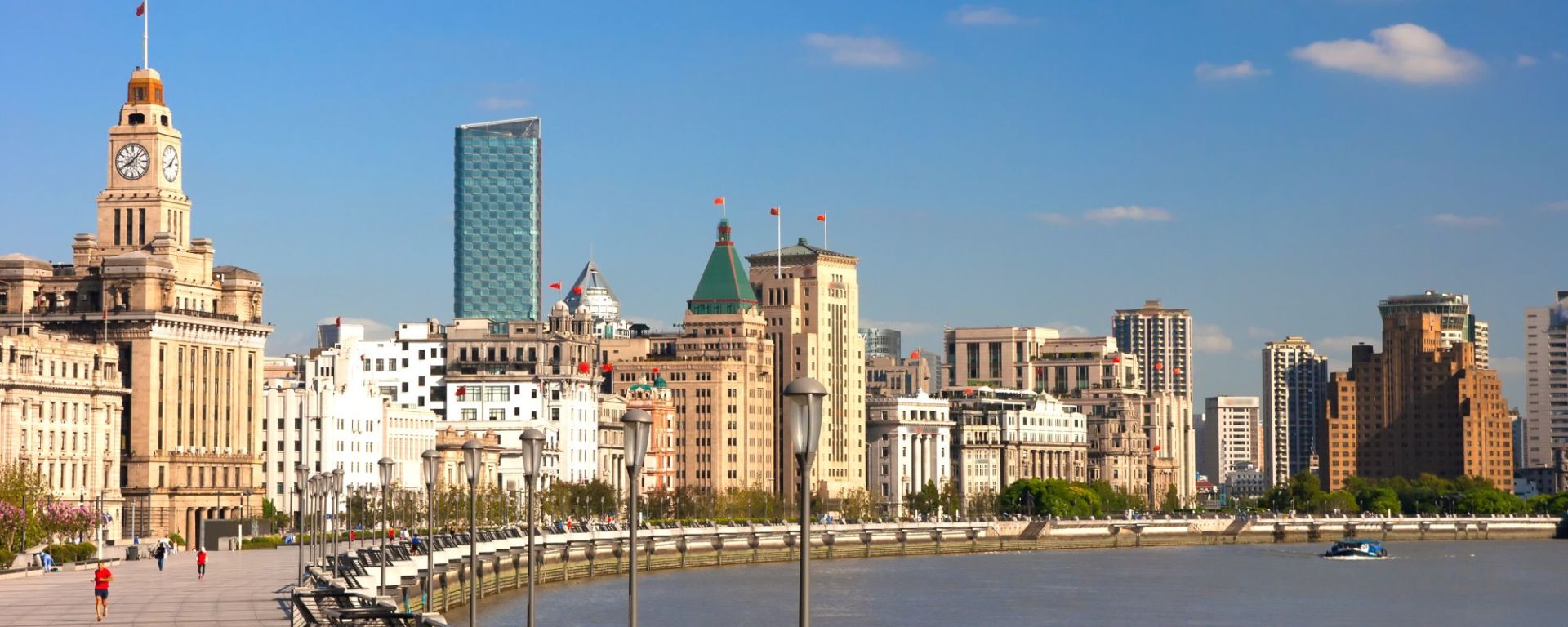 Faszination Shanghai – Tradition & Moderne: Shanghai The Bund with historical buildings