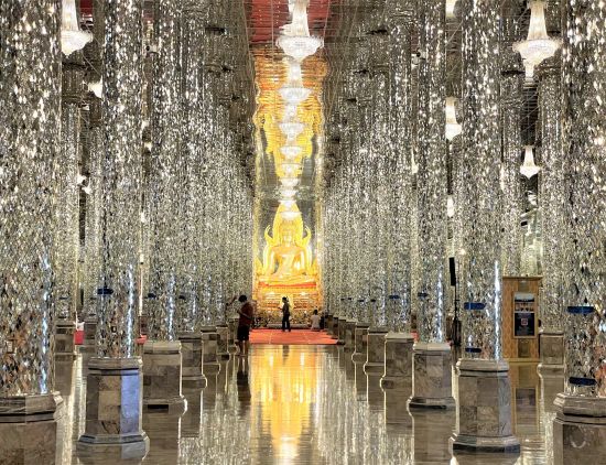 Les hauts lieux de la Thaïlande de Bangkok: Crystal Temple Uthai Thani
