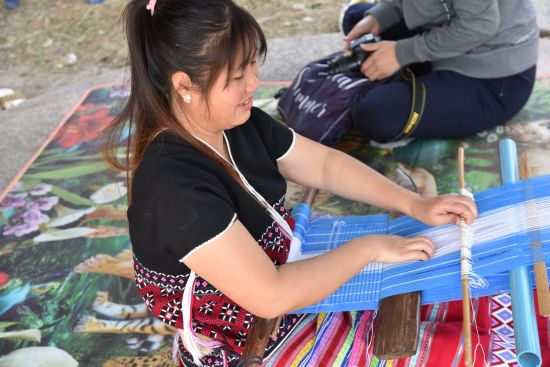 Les hauts lieux de la Thaïlande de Bangkok: Karen weaving