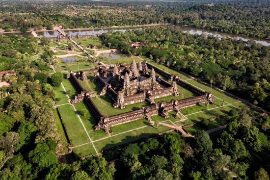 Angkor mystique de Siem Reap: Aerial view of Angkor Wat temple
