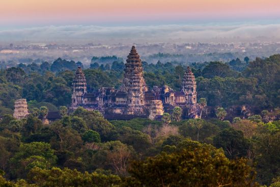 Mystisches Angkor ab Siem Reap: exterior: beach: beach: Angkor Wat at sunset