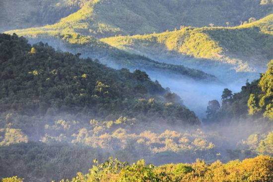 Luang Prabang aktiv erleben: Landscape with mountains, fog and sunset view of the Nam Khan river