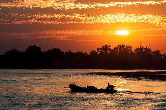 Mythes et légendes du Myanmar de Yangon: Sunset at Irrawaddy River