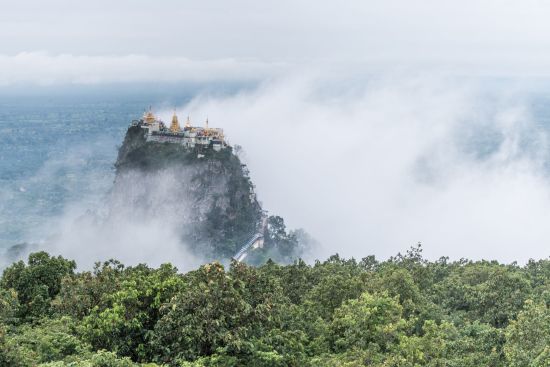 Au pays des temples et des pagodes de Mandalay: Mount Popa