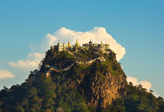 Au pays des temples et des pagodes de Mandalay: Mount Popa