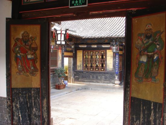 Yunnans Süden - Landschaften wie gemalt ab Kunming: Jian Shui: Zhu Family Garden Door