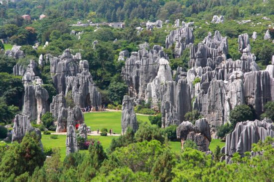 Yunnans Süden - Landschaften wie gemalt ab Kunming: Shilin Stone Forest