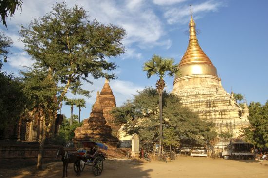 Découverte active du Myanmar de Yangon: Bagan: golden pagoda