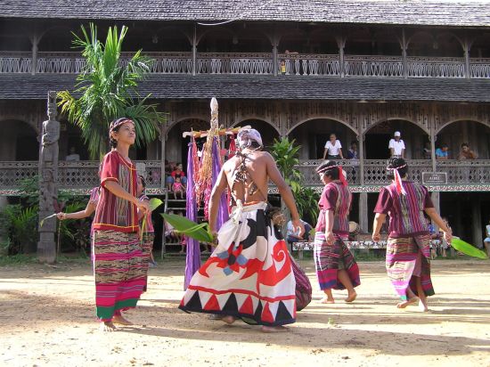 Dschungelabenteuer in Kalimantan, 4 Tage ab Palangkaraya: Kalimantan: traditional dances