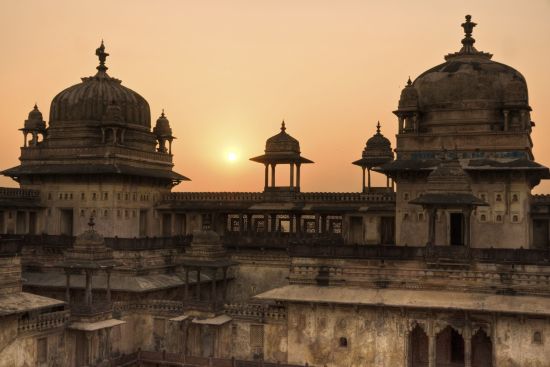 Reise zum heiligen Ganges ab Delhi: Orchha: Palace during sunset