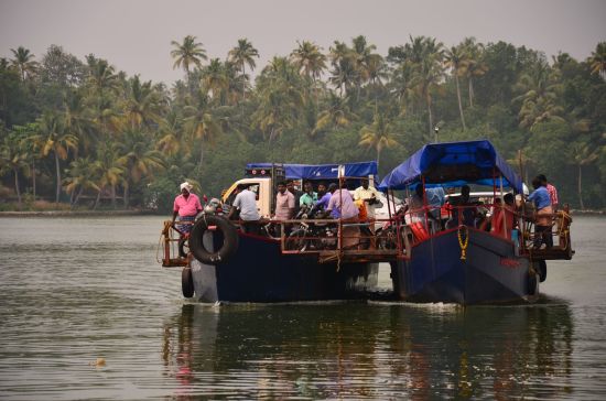 Tour à vélo à travers le Kerala de Kovalam: Ferry